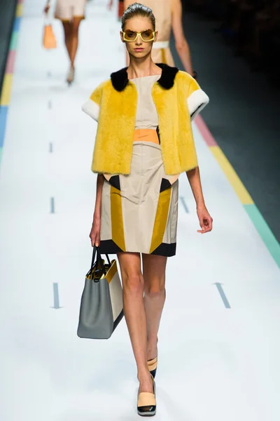 Look 11